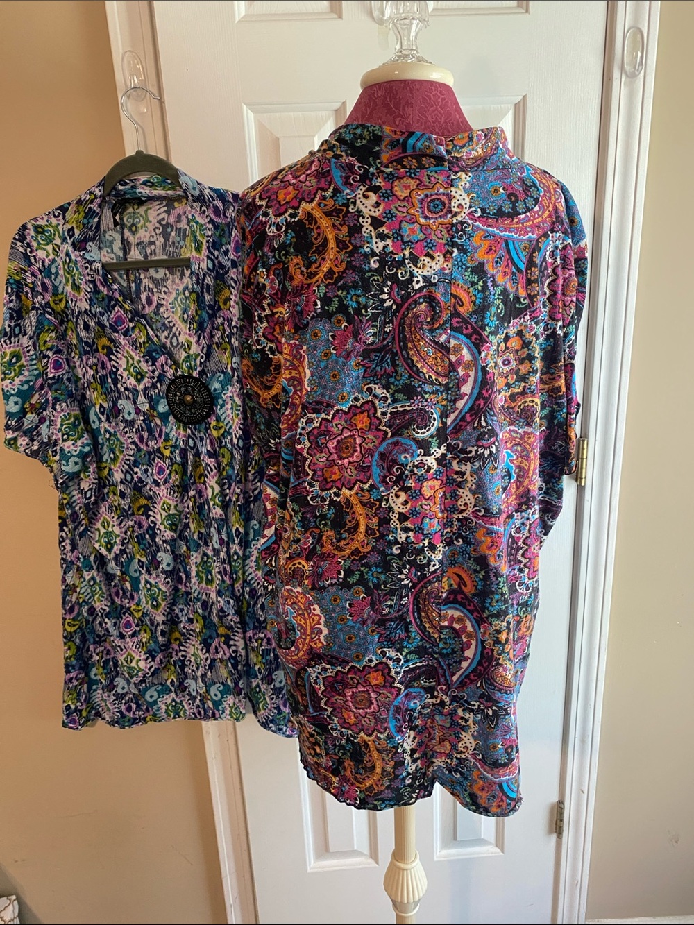 New Directions Multicolor Beaded V-Neck Geometric Paisley Asymmetrical Tunic - Picture 11 of 12